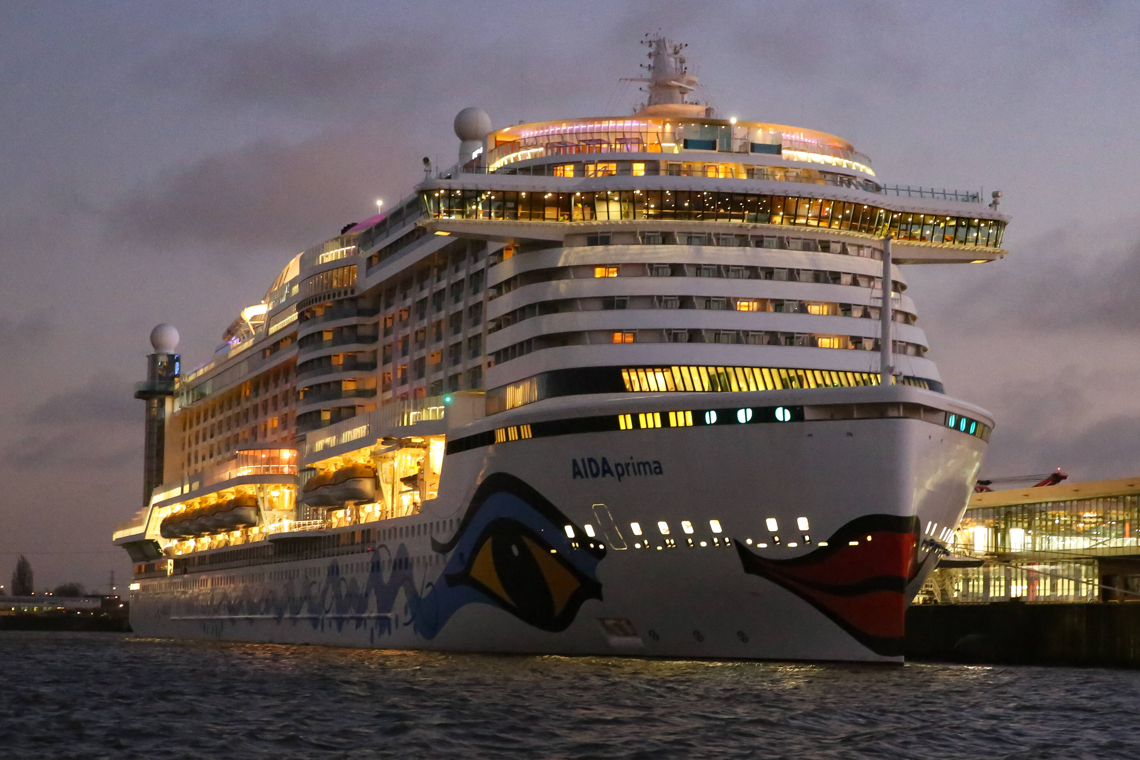  AIDA-Kreuzfahrtschiff in Seenot! Mehrere Schiffe eilen zu Hilfe - Schwere See und Sturm!