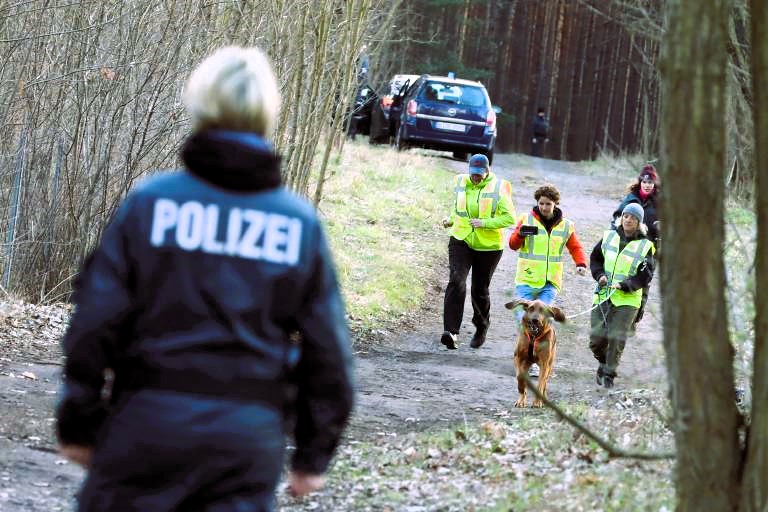 Trauer! Schüler prügeln Lehrerin zu Tode - weil sie schlechte Noten bekamen! 
