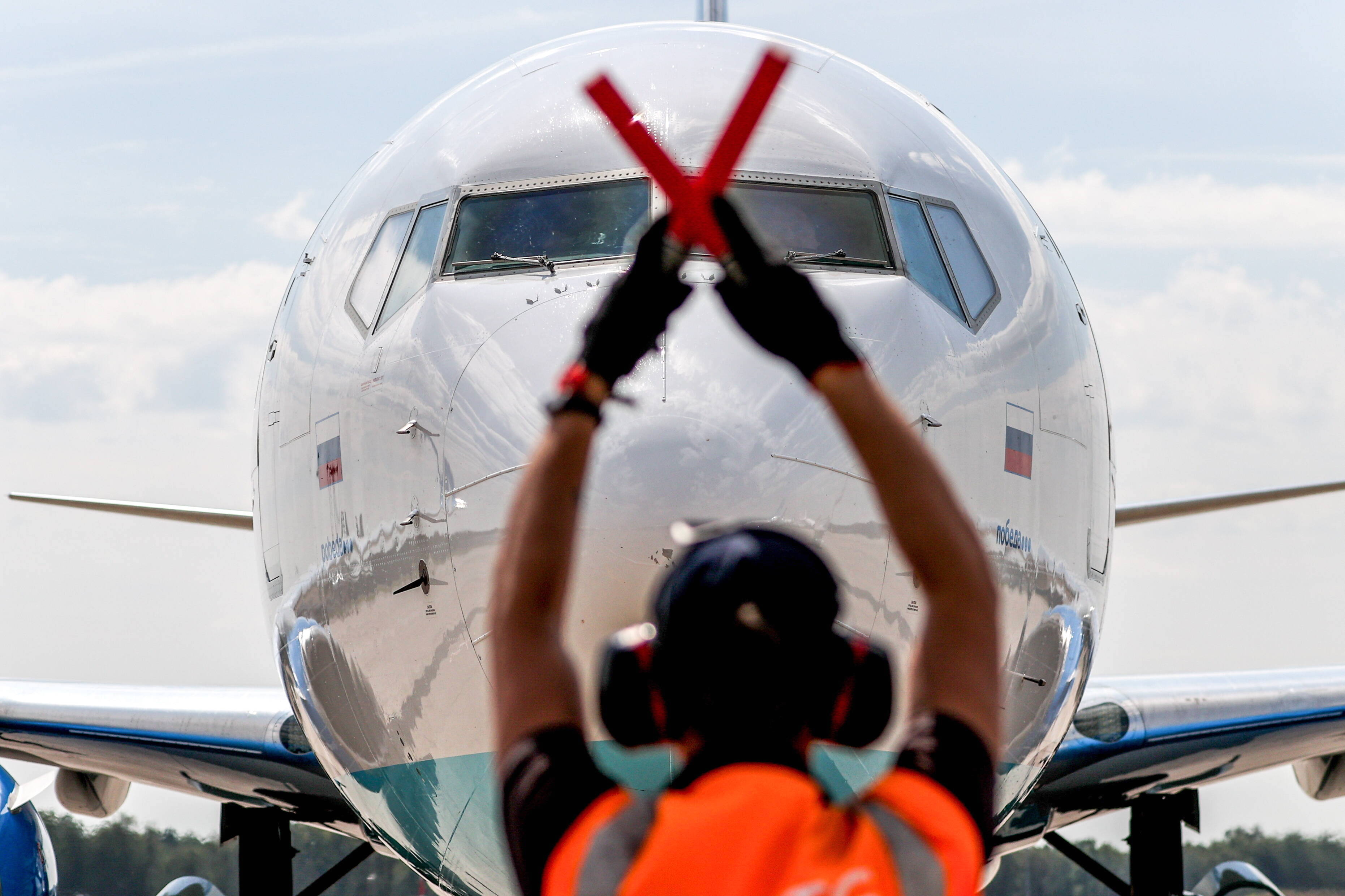 Eilmeldung - Flugzeug vom Blitz getroffen! Passagier-Maschine nach Deutschland in Schwierigkeiten!