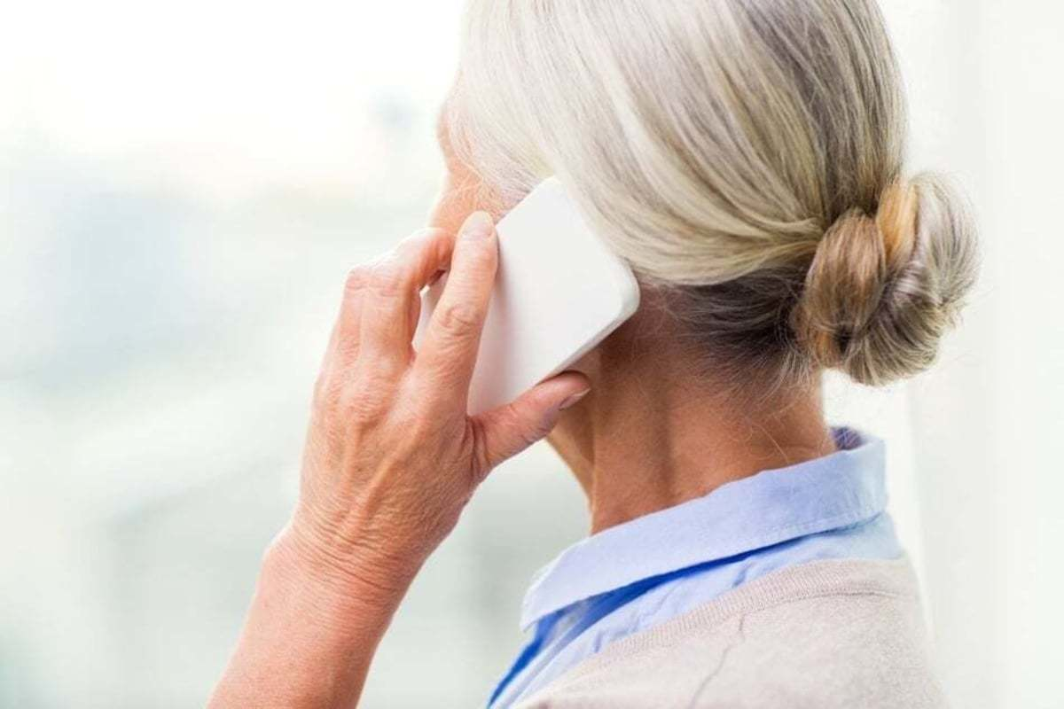 Aus Einsamkeit? Seniorin wählte über 300 Mal den Notruf – das ist der traurige Grund