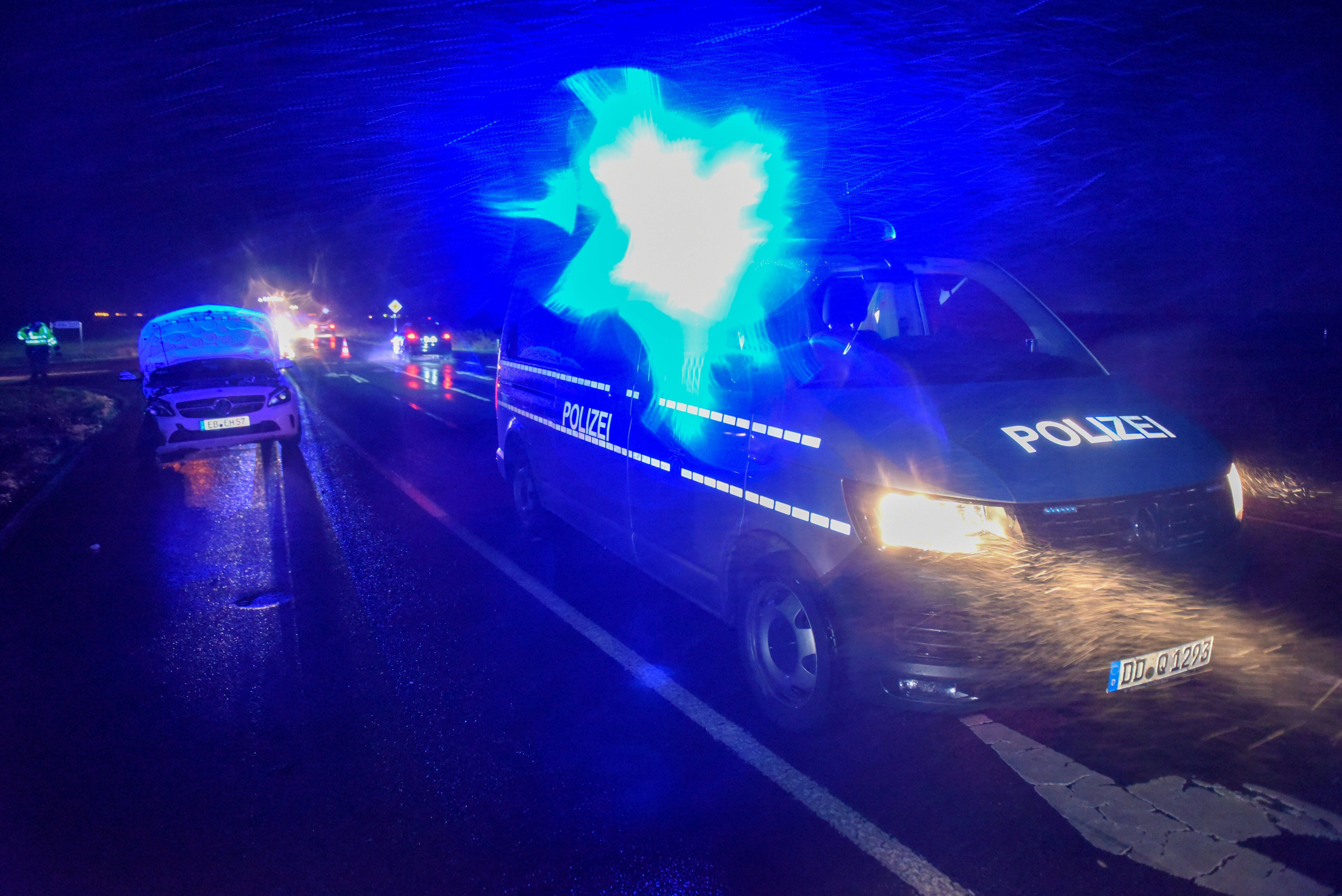 Vollsperrung! Schrecklicher Unfall auf der Autobahn – LKW erfasst eine Gruppe Bauarbeiter!