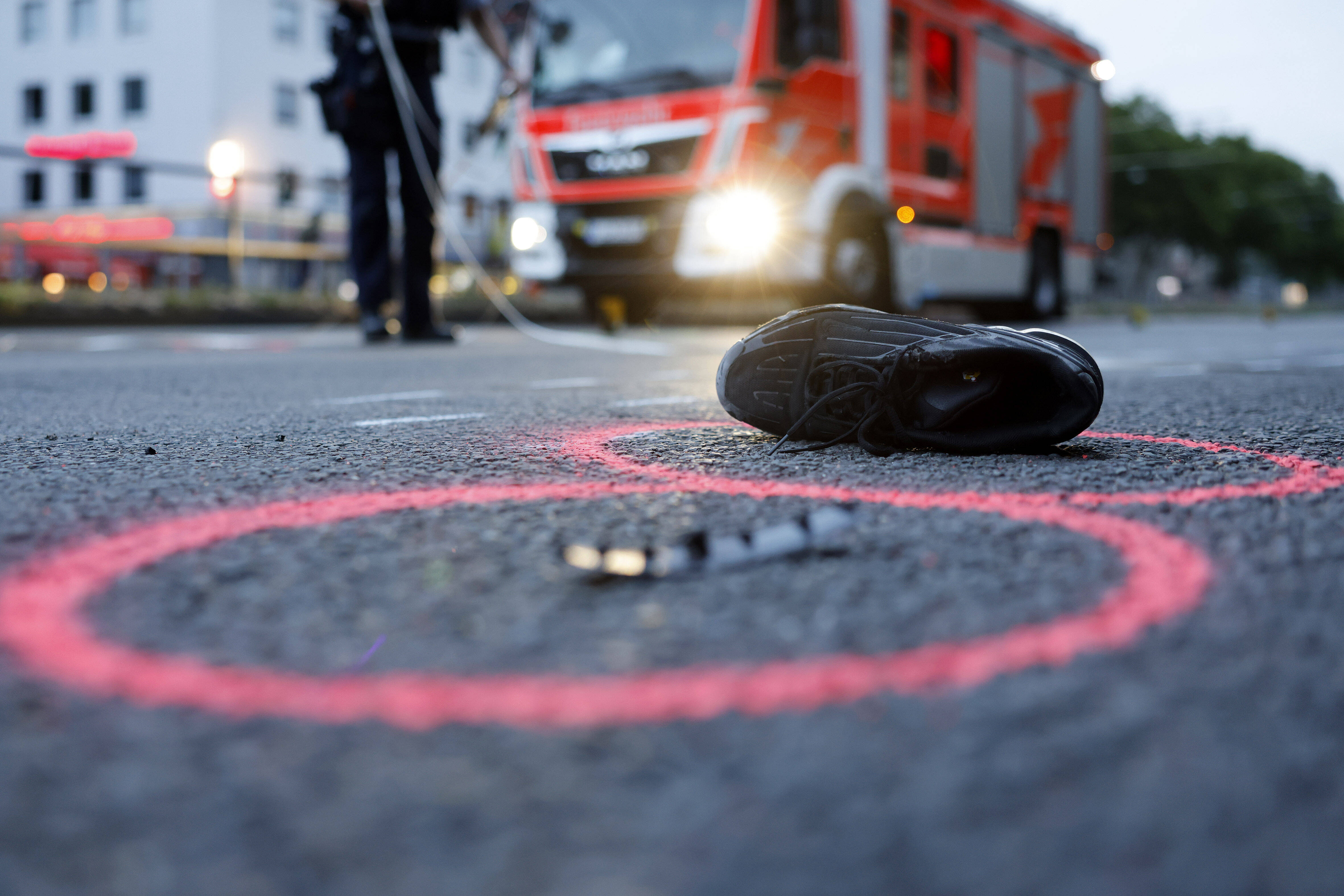 Tödlicher Unfall - Zwei Motorradfahrer und ein PKW involviert - 1 Todesopfer gemeldet!