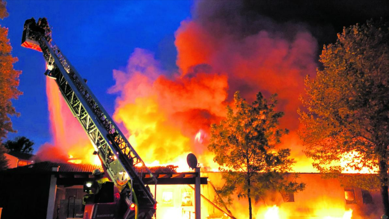 Feuer in Schule und Kita! 80 Feuerwehrmänner im Einsatz!