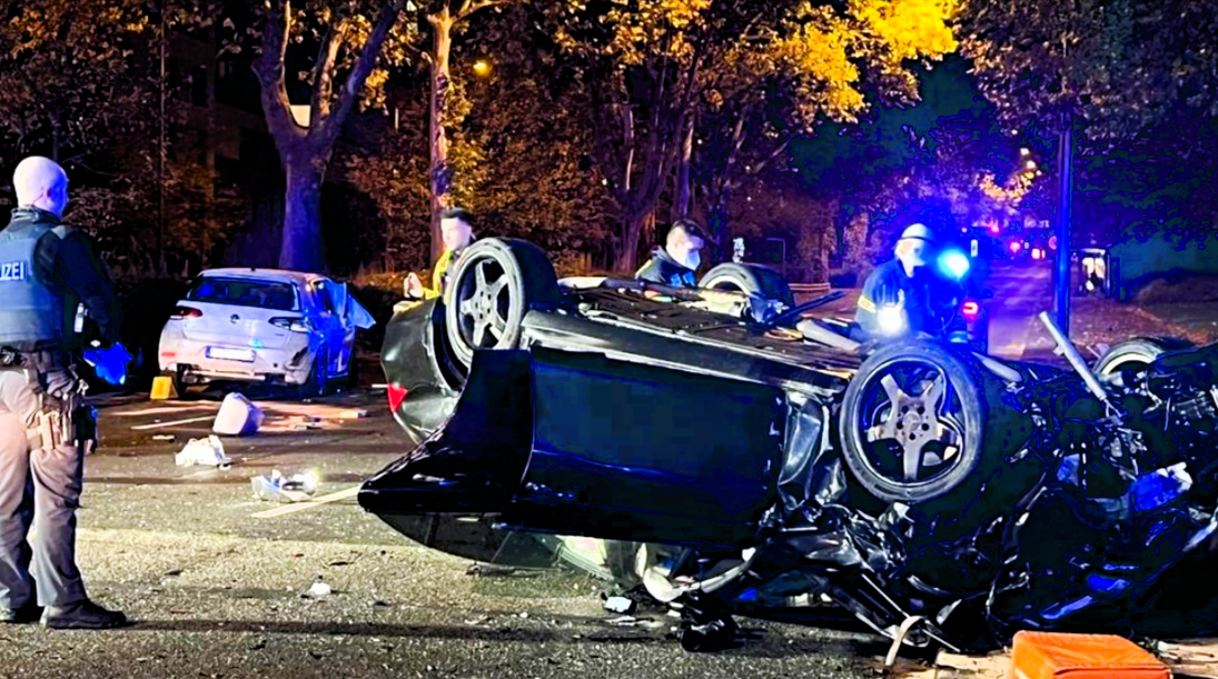 Tödlicher Unfall! Mutter und zwei Kinder sterben im zerstörten Autowrack